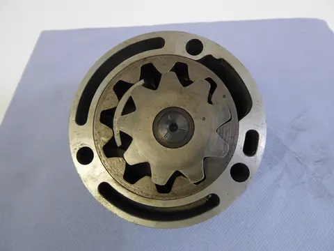 Porsche 928 Ölpumpe im Motor 92810700800