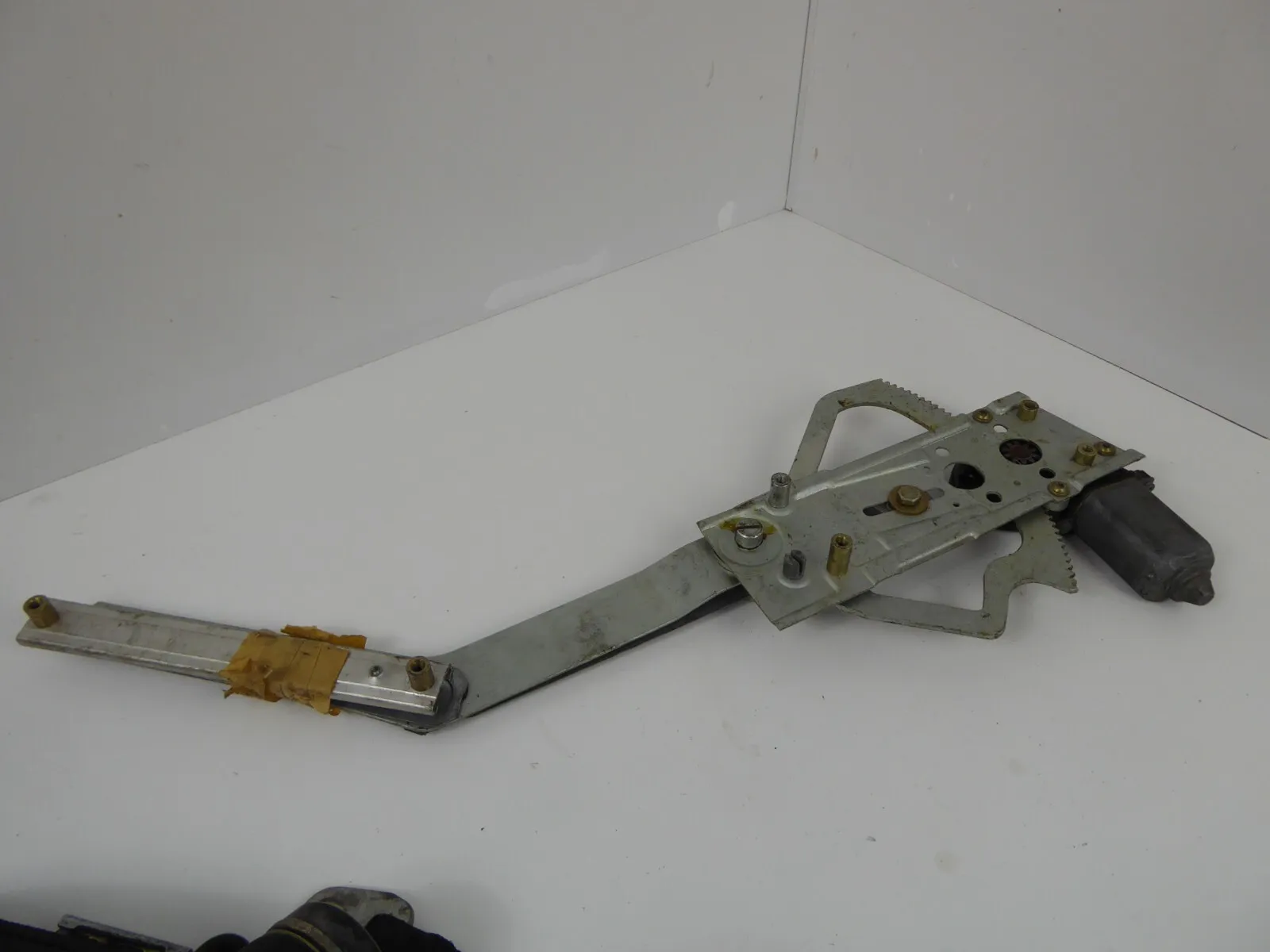 Porsche 911 SC - 964- - 993 Fensterheber Kreuzarm Motor 91154200346