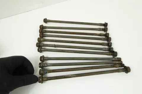 Porsche 911 993 964 - Schraube Kurbelgehäuse Motorgehäuse Motorblock 95910117301