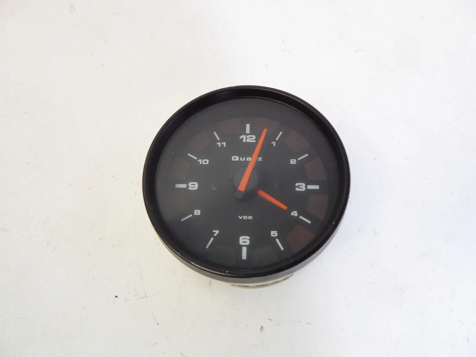 Nr.12 Porsche 911 964 993 Uhr VDO Quarz Tacho 96464170100