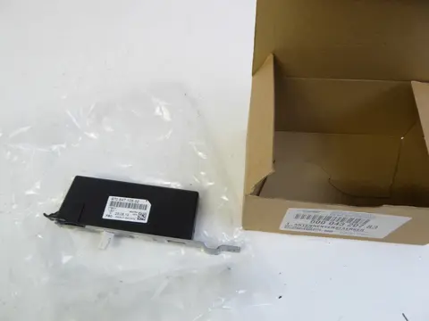 Porsche 970 Panamera Antennenverstärker links 97064710502 NEU