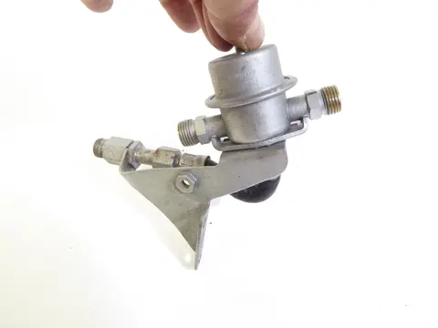 Porsche 911 928 3.2 0280160215 Kraftstoffdruckregler Benzindruckregler