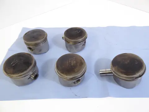 PORSCHE 911 2.2T  2.4 T Kolben   im Motor