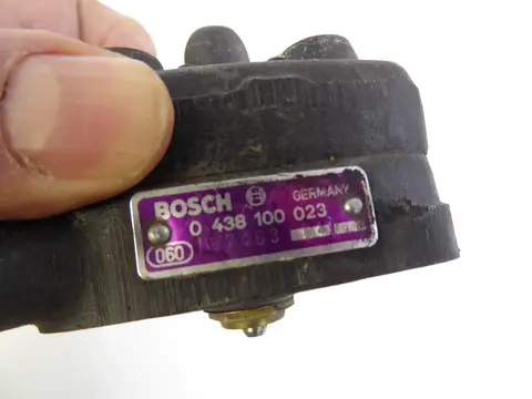 BMW E12 E21 Bosch 0438100023  Mengenteiler Bosch 0438100023