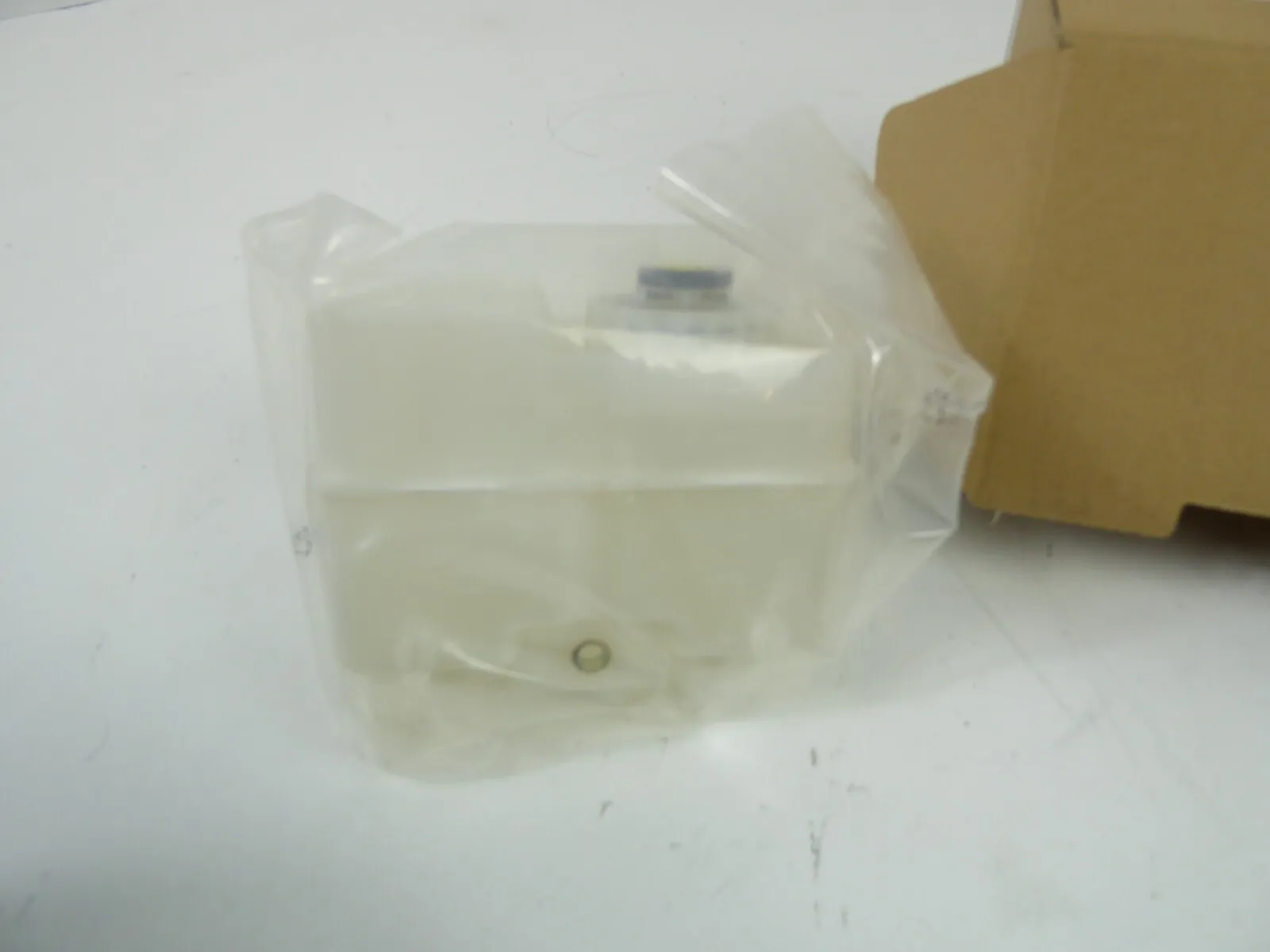 Porsche 911 964 Bremsflüssigkeitbehälter 96435501705 NEU