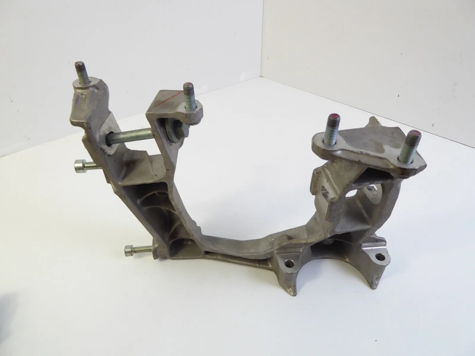 Porsche Boxster 986 Achsträger hinten links 98633115108