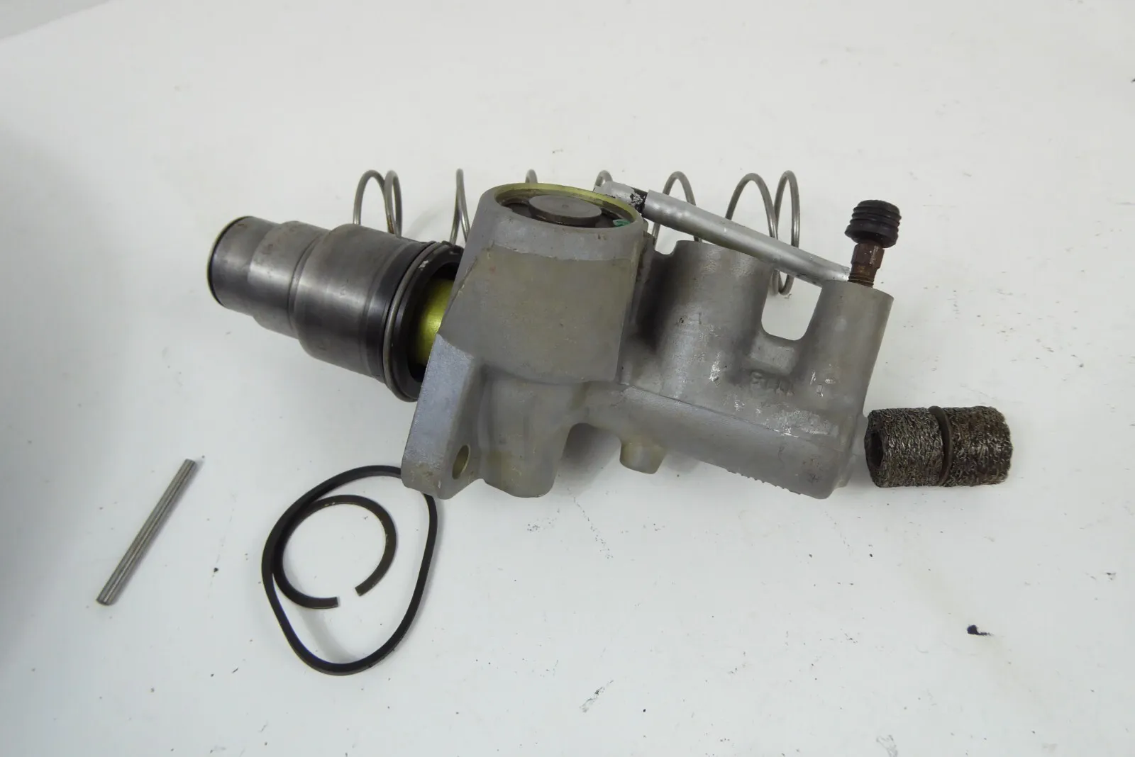Porsche 911 964 nur C2 NEU Bremszylinder 96435501503EQ
