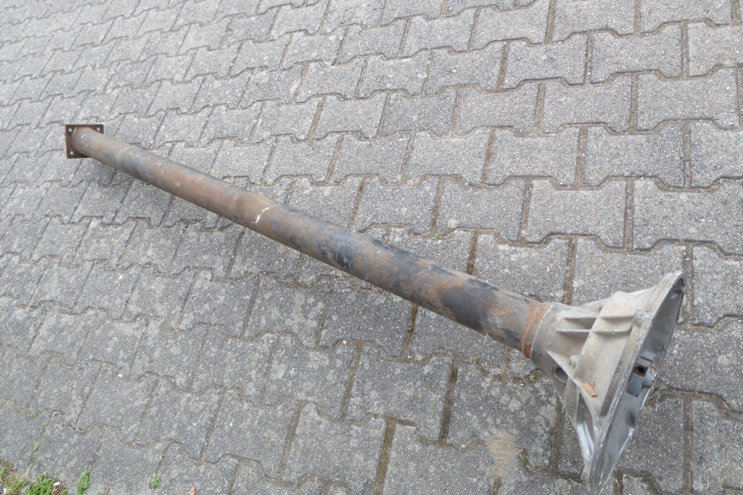 Porsche 924 477 2.0 125PS Zentralrohr Kardanwelle Transaxlewelle 477521271F