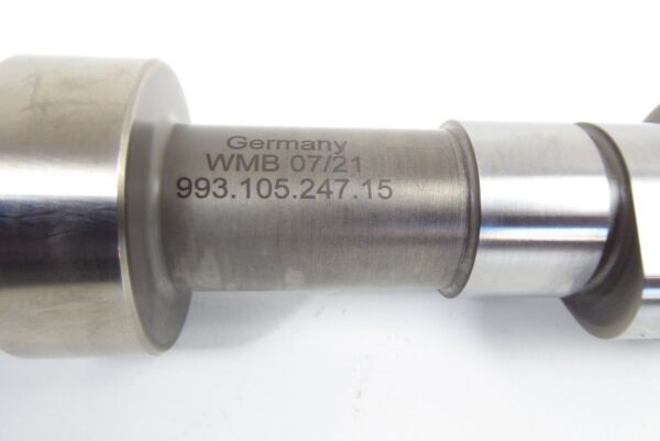 Porsche 911 993 Carrera Nockenwelle im Motor 99310524715 Links – Bild 9