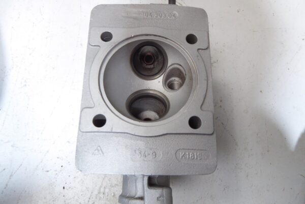 Porsche 911 Zylinderkopf 9011043030R  von 09.1964 im Motor
