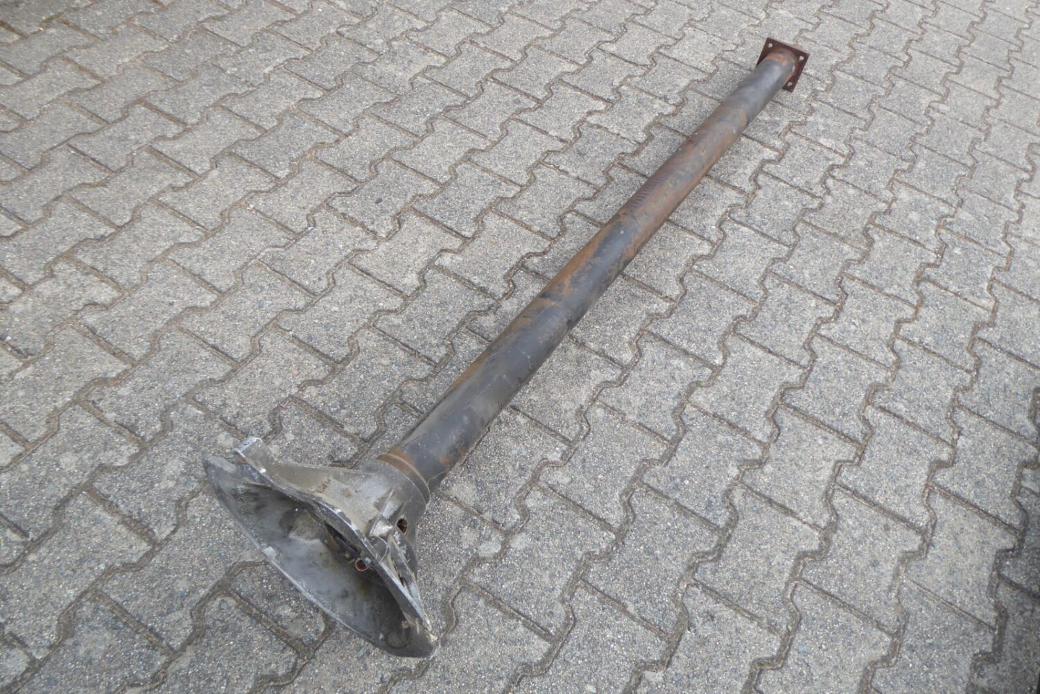 Porsche 924 477 2,0l 125PS Zentralrohr Kardanwelle Transaxlewelle 477521271F