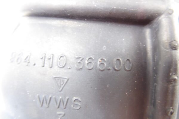 Porsche  964 911  Lufthutzeneinlass Stutzen am Motor 96411036600 – Bild 6