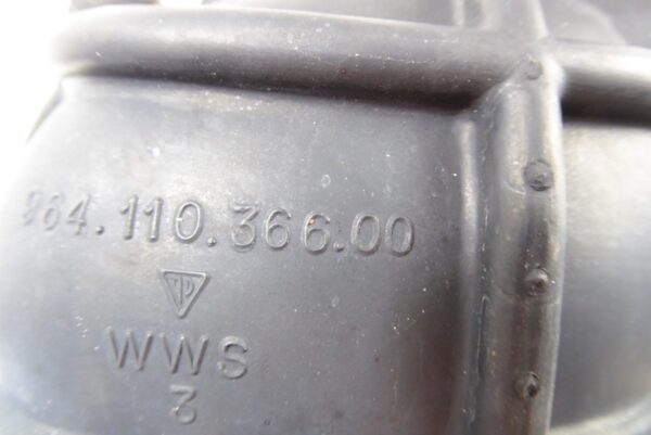 Porsche  964 911  Lufthutzeneinlass Stutzen am Motor 96411036600 – Bild 7