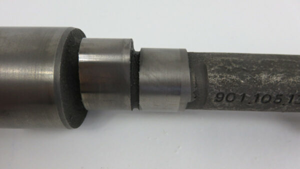 Porsche 911  2.0-2.2-2.4T Modell  914/6 Nockenwelle im Motor-- 9011051330R links – Bild 8