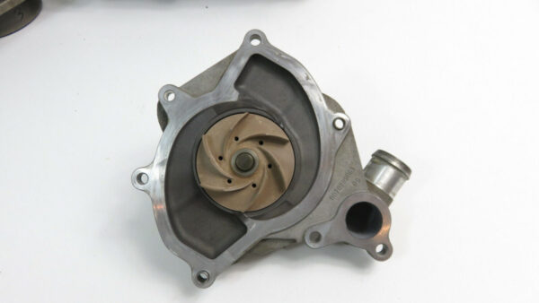 Porsche  911 996 Wasserpumpe Pumpe 99610610100 – Bild 7