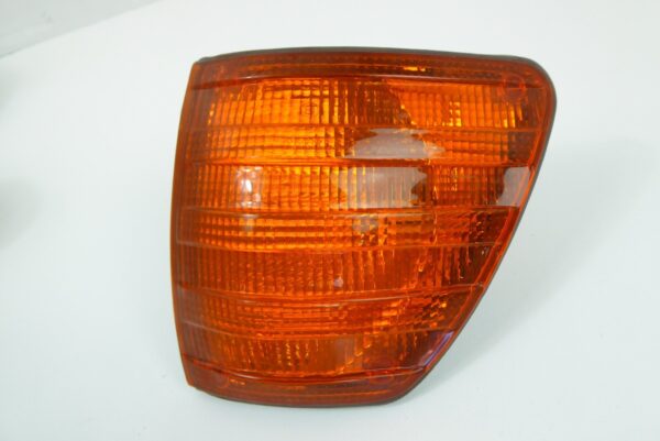 NEU NOS Mercedes-Benz S W116 1976 Vorne Links Blinker Licht 1305233001