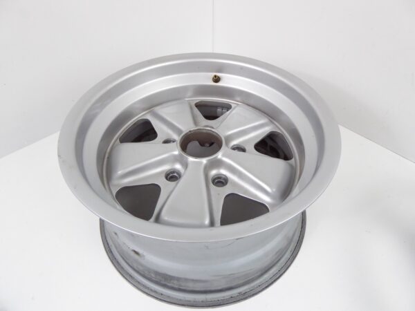 Porsche 911 Fuchs Felge    8J x 15 Zoll 91136102042