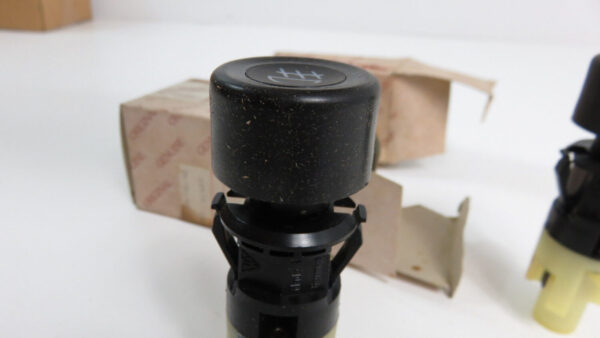 Porsche 928 Nebelscheinwerfer Schalter NEU  92861311100 – Bild 9
