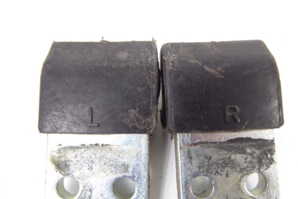 PORSCHE 911 Sitz Recaro Winkel Auflagegummi  Rechts Links  90152119100 – Bild 3