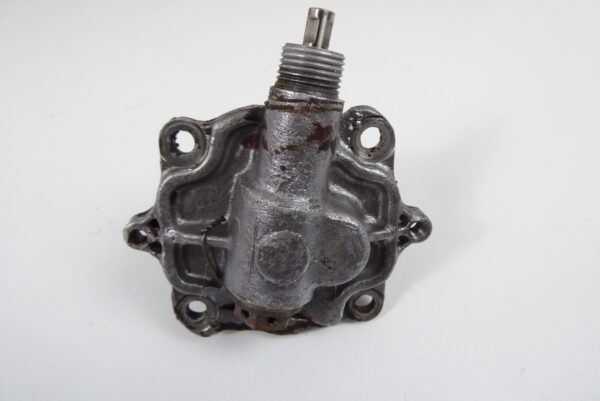 Porsche 356 Ölpumpe Deckel am Motor – Bild 5
