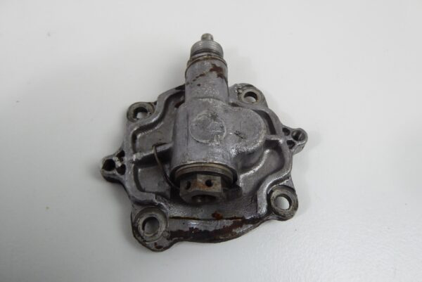 Porsche 356 Ölpumpe Deckel am Motor – Bild 6