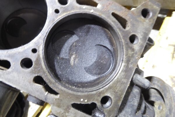 Porsche 924 Motorblock – Bild 4
