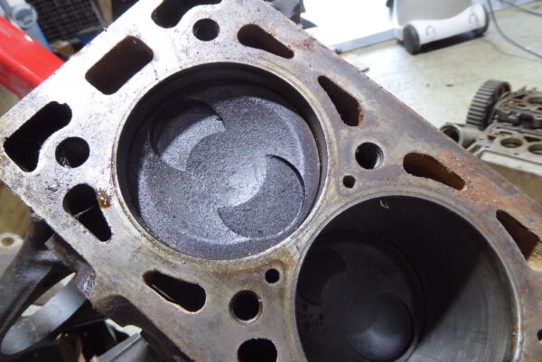 Porsche 924 Motorblock – Bild 7