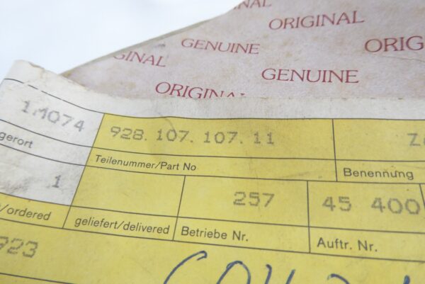 NOS NOS Porsche 928  Antriebszahnrad der Ölpumpe  92810710711 – Bild 4