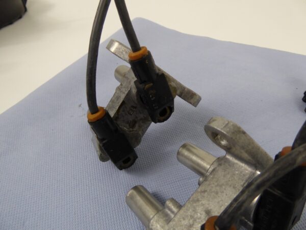 Porsche 911 928 944 951 Halter Sensor Kurbelwelle Halterung 9441013212 – Bild 3