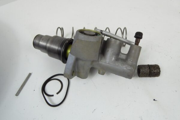Porsche 911  964 nur C2  NEU Bremszylinder 96435501503EQ