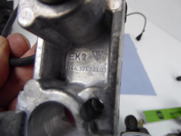 Porsche 911 928 944 951 Halter Sensor Kurbelwelle Halterung 94410132103 – Bild 7