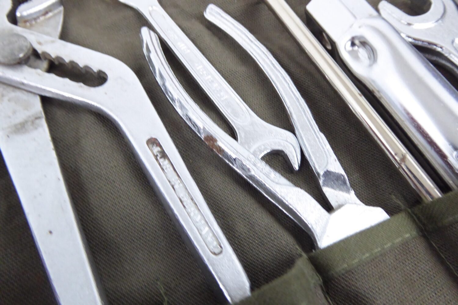 Mercedes div. Oldtimer Werkzeugtasche – Bild 5