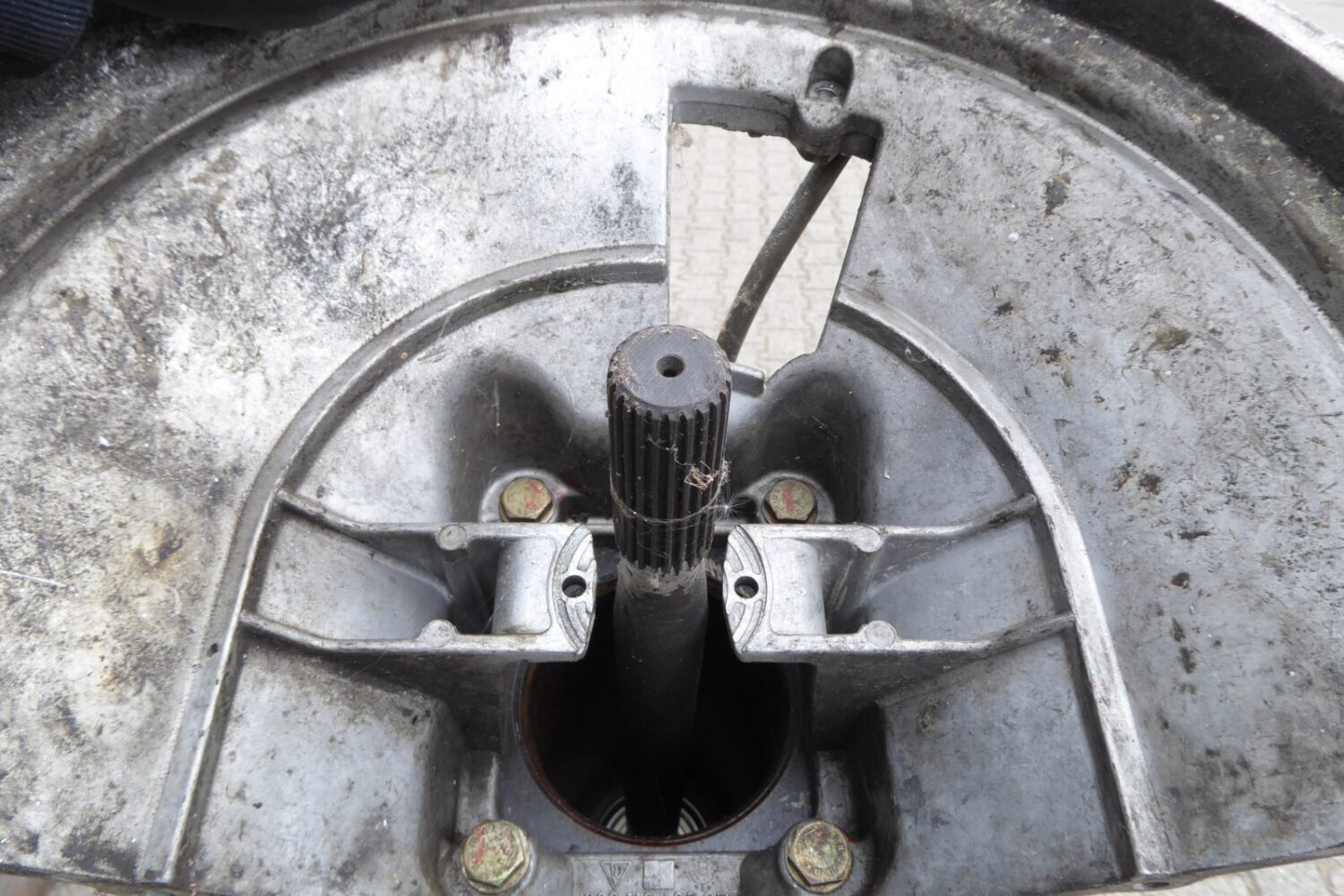 Porsche 928 Transaxle Zentralrohr 9281164020R – Bild 8