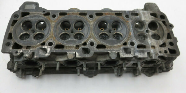 Porsche 928 Zylinderkopf 9281044132R am Motor