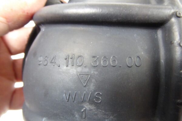 Porsche  964 911  Lufthutzeneinlass Stutzen 96411036600 – Bild 5