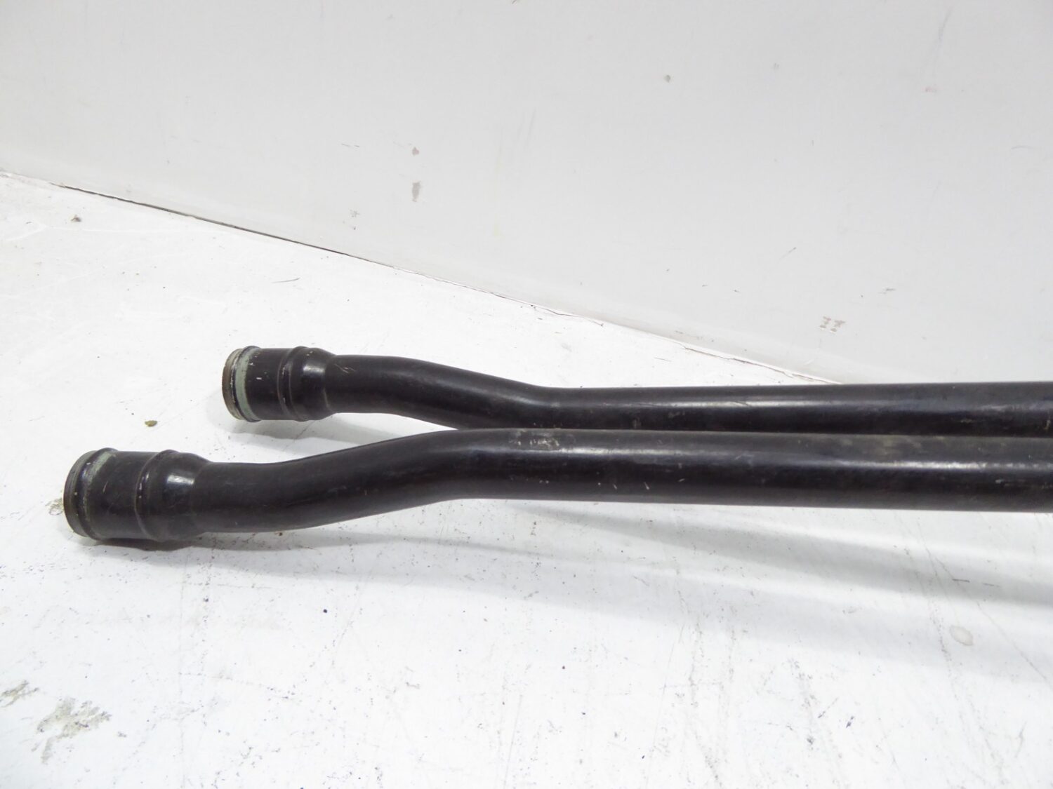 Porsche Boxster 986 Kühlmittelleitungen Kühlwasserrohre Unterboden 99610665202 – Bild 3